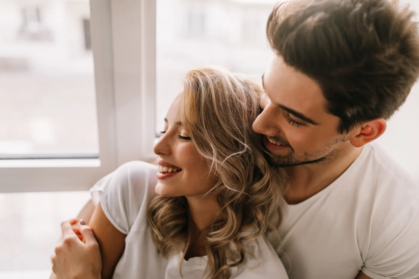 Adults using an online dating service safely
